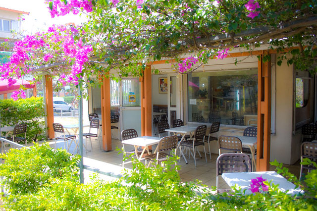 Aux Bougainvilliers